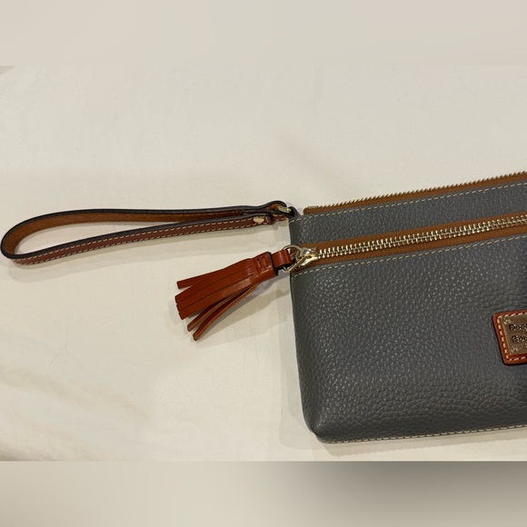 NWOT Dooney & Bourke Leather Wristlet Clutch Pebbled Gray Blue Never Used - Picture 8 of 11